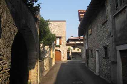 San Felice del Benaco Huser mit Steinfassaden