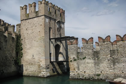 Sirmione Auenmauern der Burg