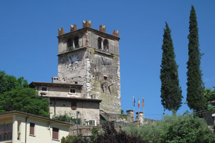 Castelnuovo der Visconte Turm