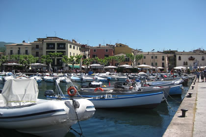 Garda Hafen und Altstadt
