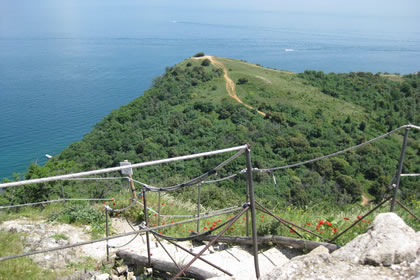 Manerba archäologischen Naturparks am Rocca Fels