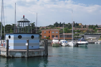 Moniga Hafen und Hgel