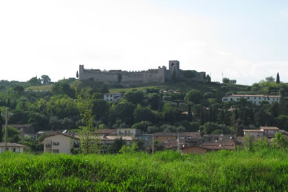 Padenghe der Hügel mit dem Schloss