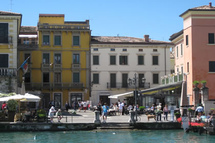 Peschiera die Ufer des Kanals