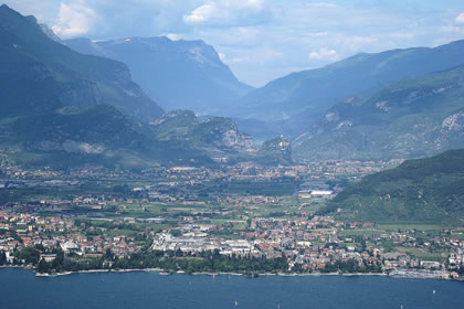 Riva Panoramablick auf den Gardasee