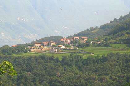 Tremosine Panoramablick auf den Ortsteil Pieve