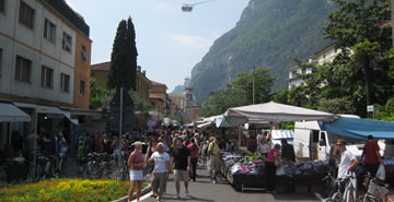 Marktstände am Gardasee (Riva) Marktstände am Gardasee (Riva)